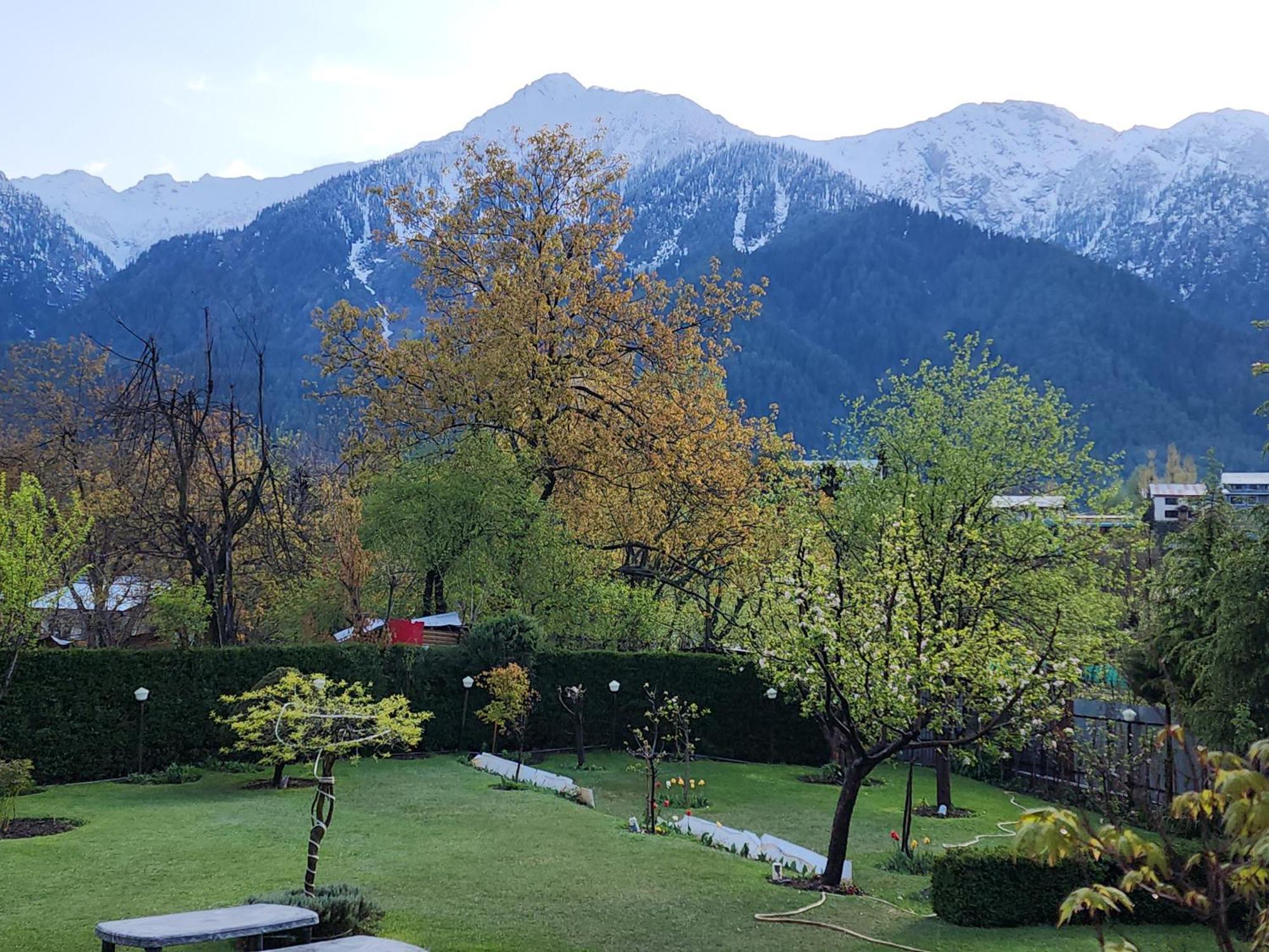 Premier Pahalgam Hotel Exterior photo