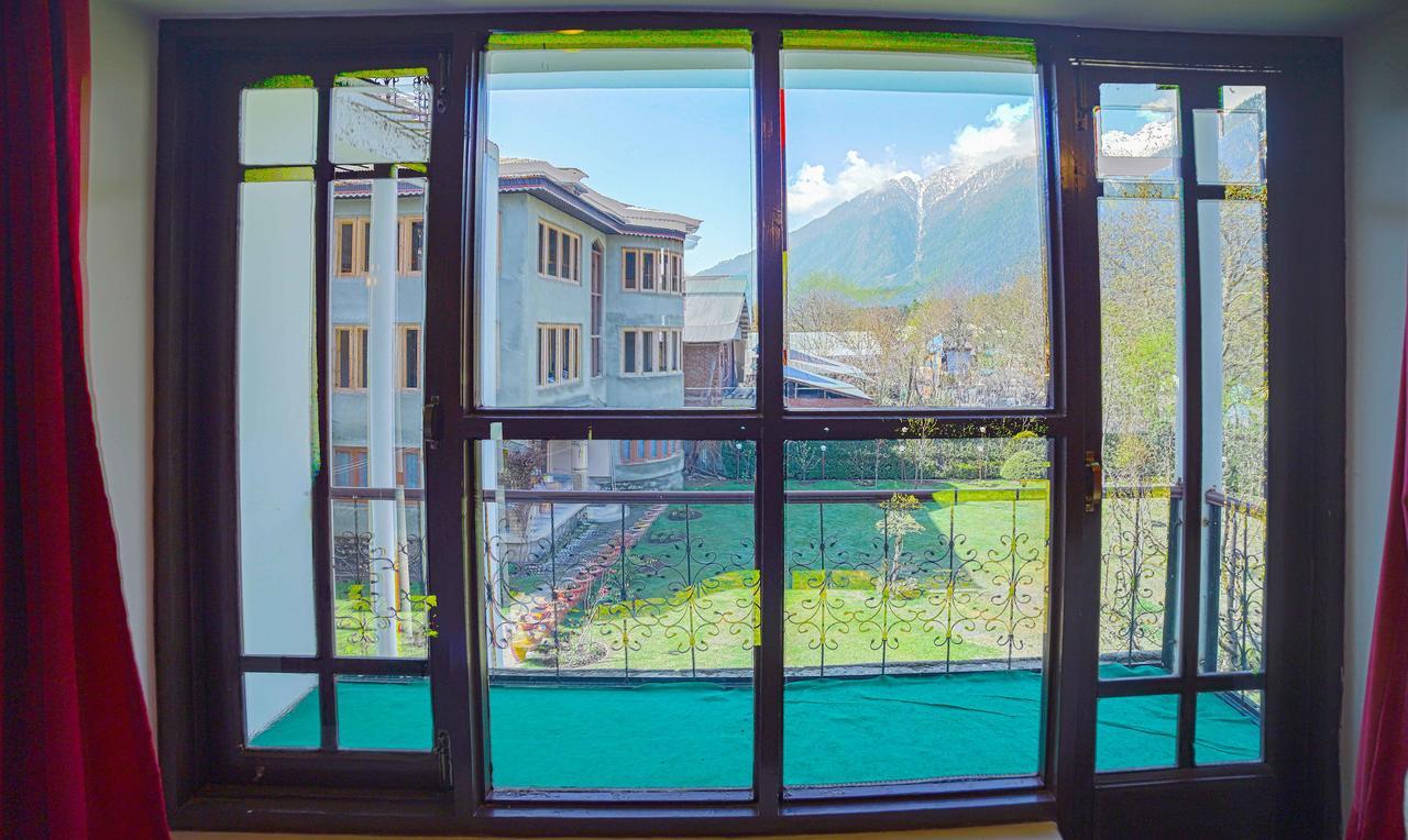 Premier Pahalgam Hotel Exterior photo
